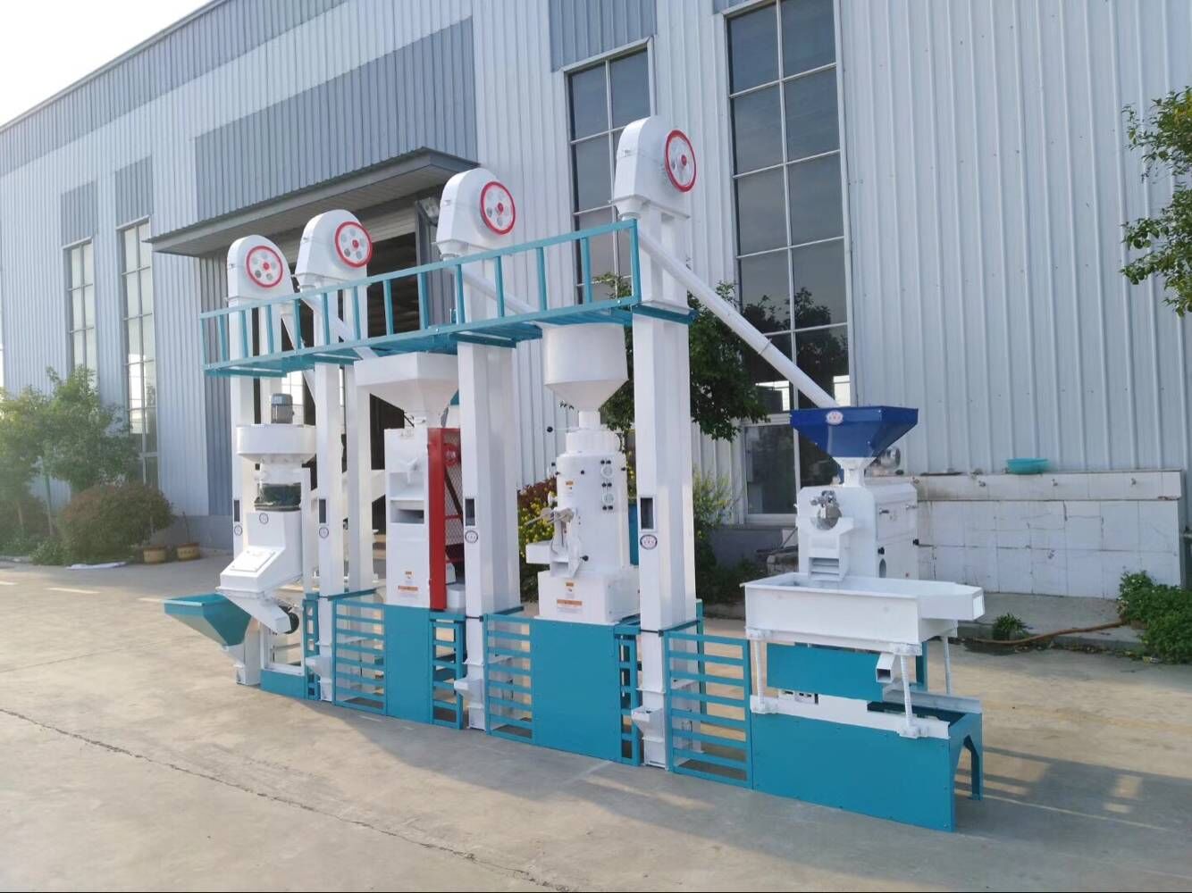 玉米深加工機(jī)械如何打破傳統(tǒng)限制實現(xiàn)自動化生產(chǎn)?(圖1) 玉米加工設(shè)備