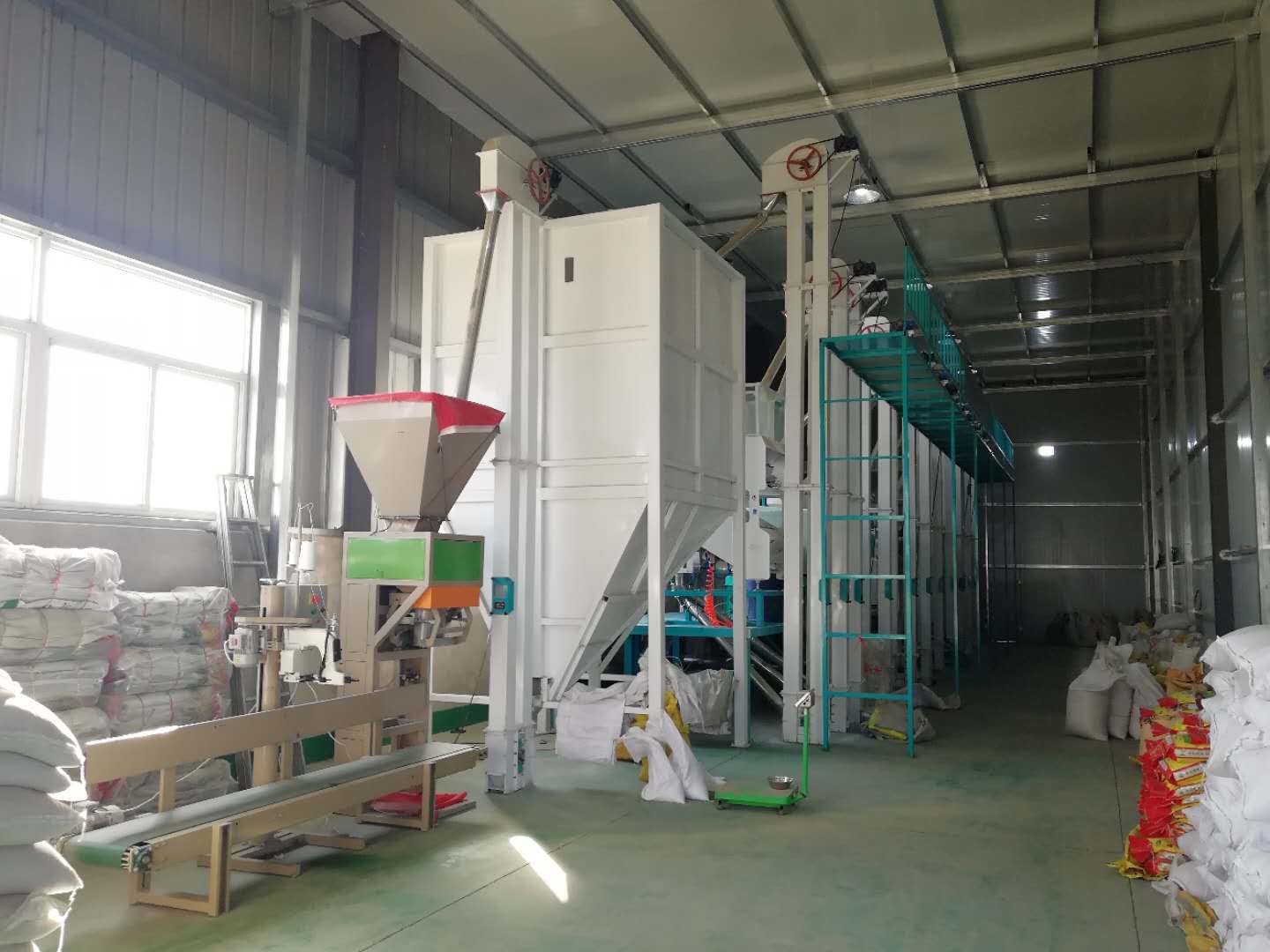 玉米深加工機(jī)械如何打破傳統(tǒng)限制實現(xiàn)自動化生產(chǎn)?(圖2) 玉米加工設(shè)備